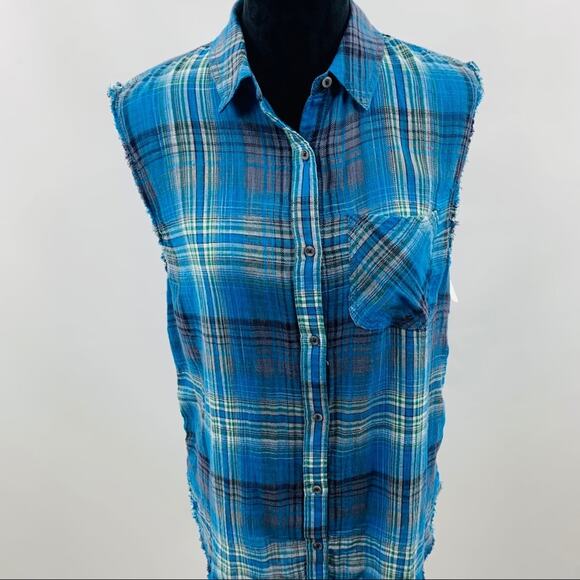 Treasure & Bond Blue Boyfriend Button Up Top - Picture 4 of 9